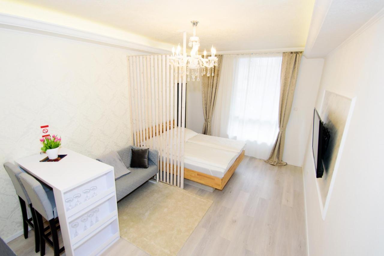 Noble Ferienwohnung In Metzingen-Zentrum メッツィンゲン エクステリア 写真
