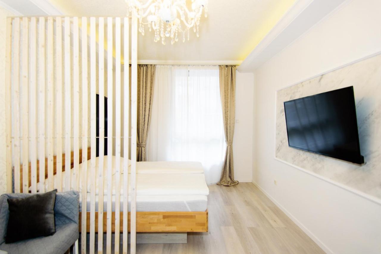 Noble Ferienwohnung In Metzingen-Zentrum メッツィンゲン エクステリア 写真