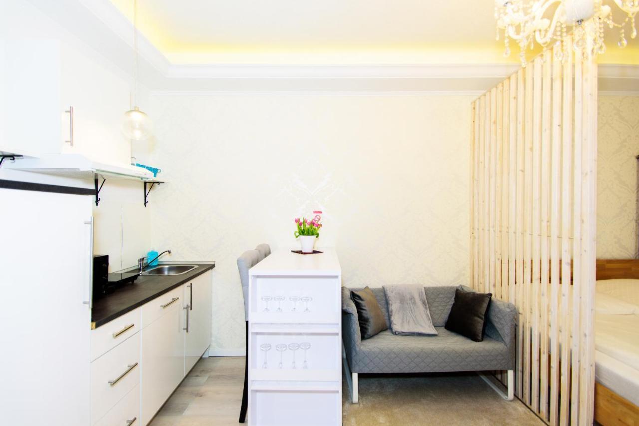 Noble Ferienwohnung In Metzingen-Zentrum メッツィンゲン エクステリア 写真